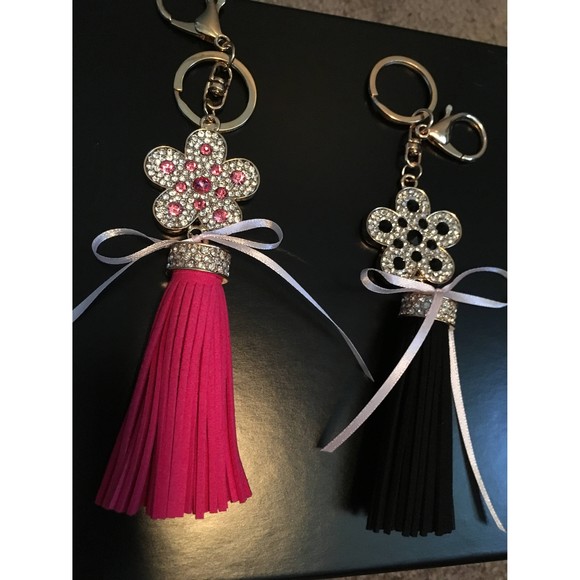 Bag Charm Flower Shape Crystals and Tassel-PINK or BLACK - Picture 3 of 13